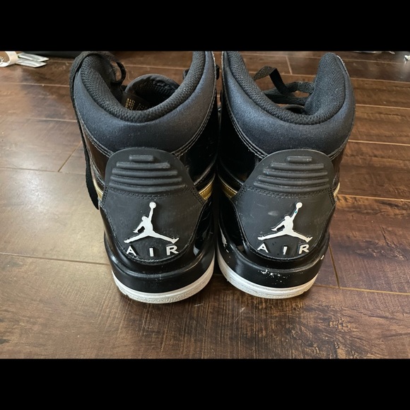 Nike Jordan Legacy 312 Black and Gold! 10.5 US - Picture 2 of 7